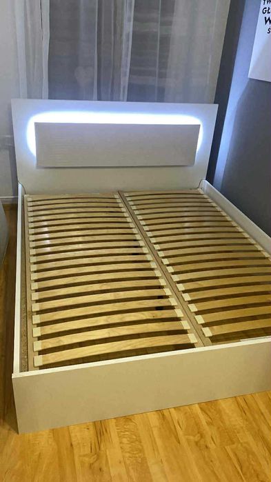 Łóżko z materacem 160/200