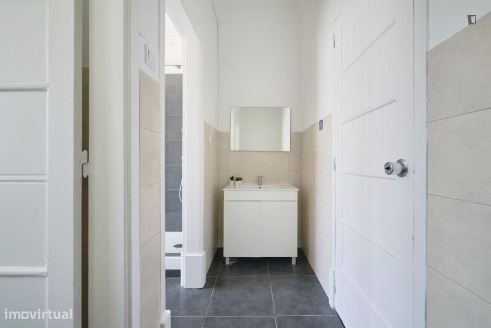 Quarto - localizado em Saldanha Lisbon