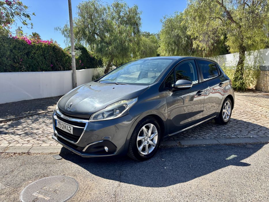 Peugeot 208 1.6 BlueHDI — photo 2