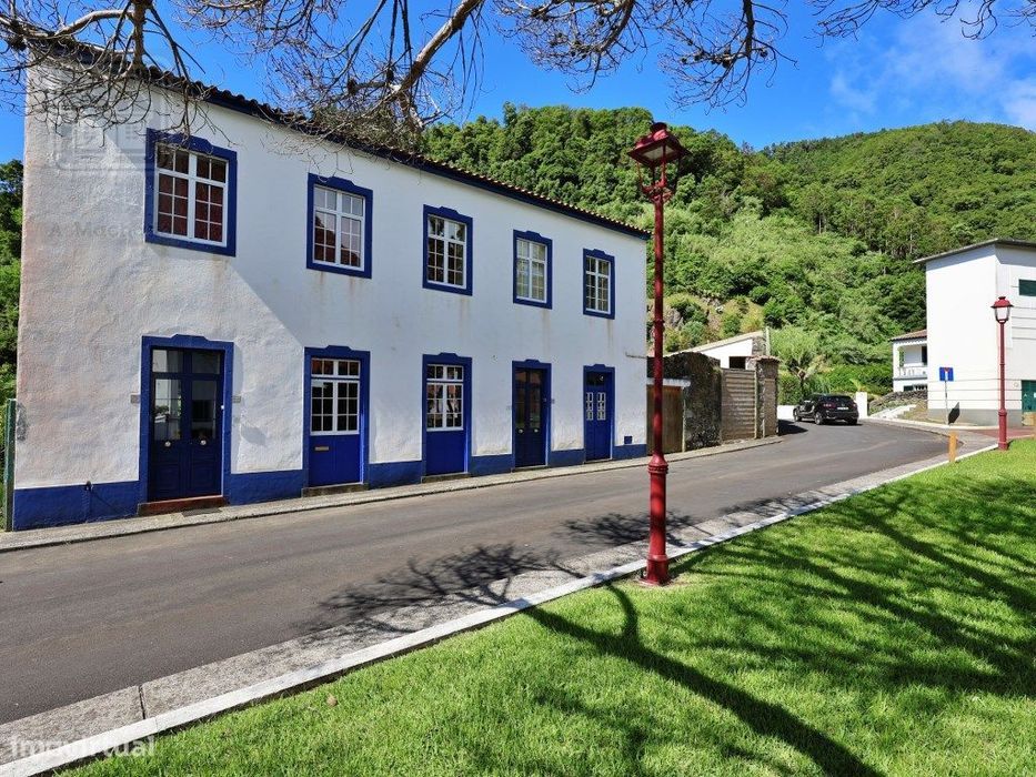 AMPLA MORADIA para VENDA com Licença AL - Faial da Terra, Povoação,...