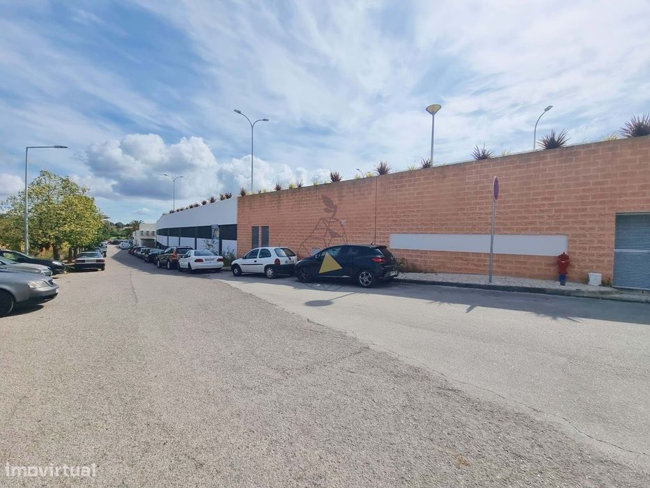 Garagens Box à Venda em Portimão — de 16 m² a 28 m², entre a estação d