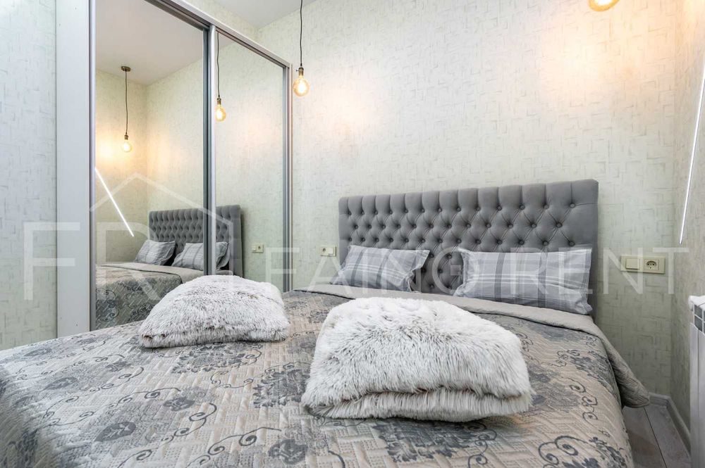 Панорамний вид моря, 2 спальнi + зала/5010