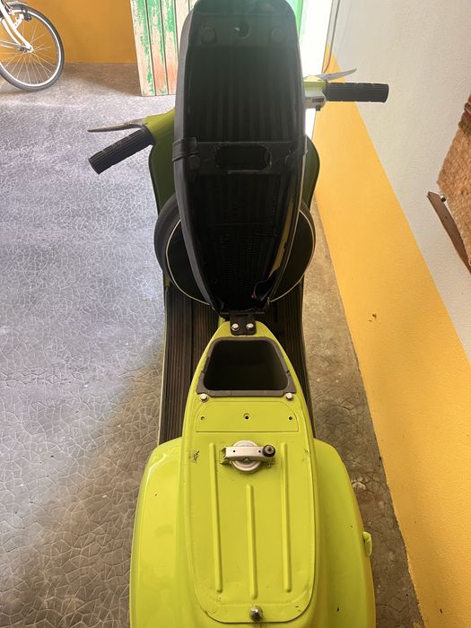 Vespa 50 S 1989 — Totalmente restaurada em verde clássico