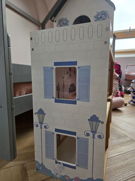 Domek dla lalek w bardzo dobrym stanie