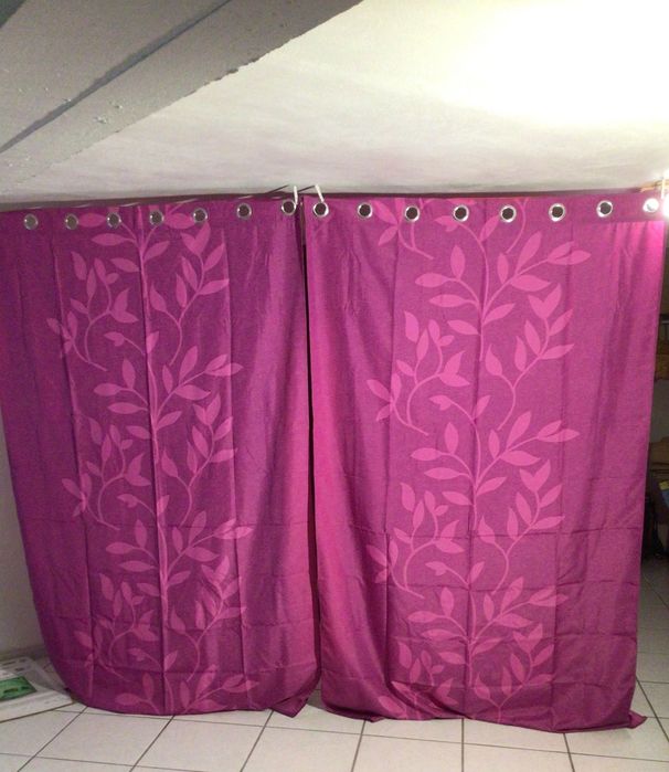 Cortinados 2 pendentes (sala o quarto) cor roxo com ramos