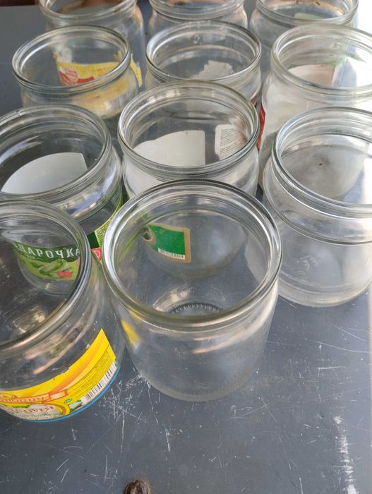 Бутыля стеклянные 3,0 л ,баночки 0.45л  и др.