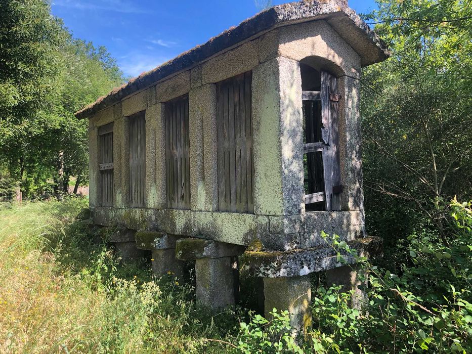 Espigueiro para venda em Britelo, Ponte da Barca