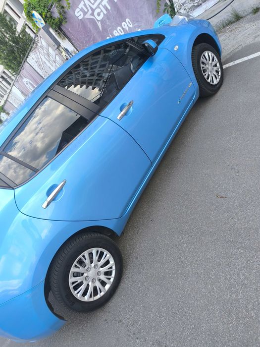 Продам свою машину електричку Nissan Leaf в хороші руки.