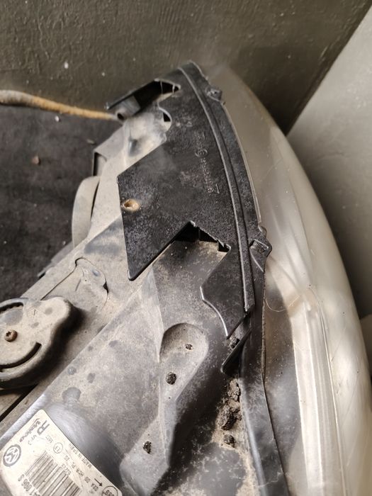 Lampa przód prawa volkswagen passat B6