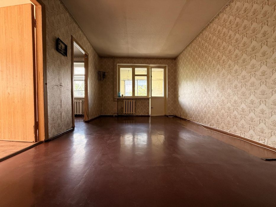 Продам  квартиру 4-комнатную  Титова Богдана Хмельницкого