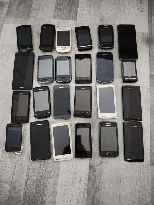 24 smartfony stan nie testowany