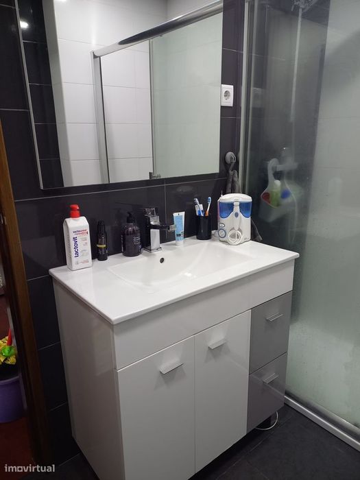 Apartamento T2 com 102 m², localizado na Guimarota, em Leiria.