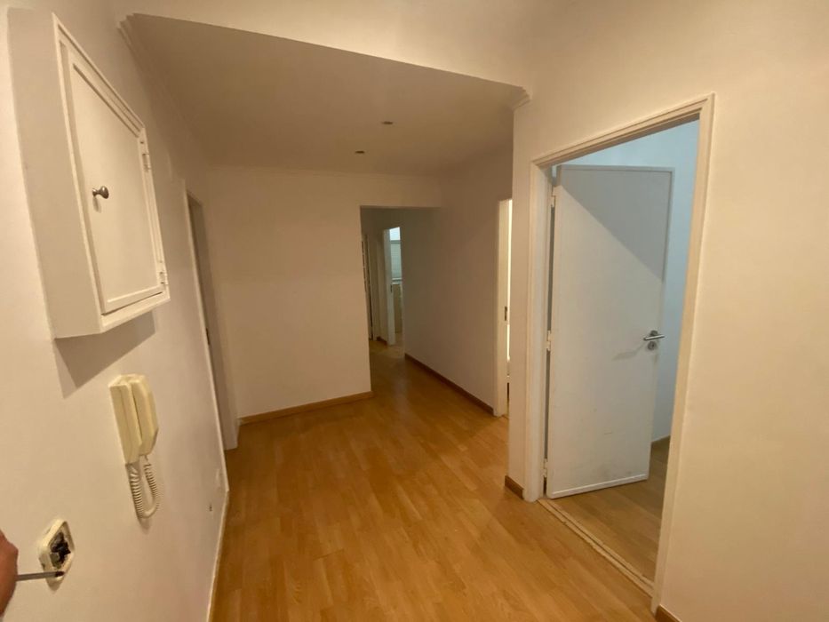 Alugo quarto para casal no centro de Agualva Cacém