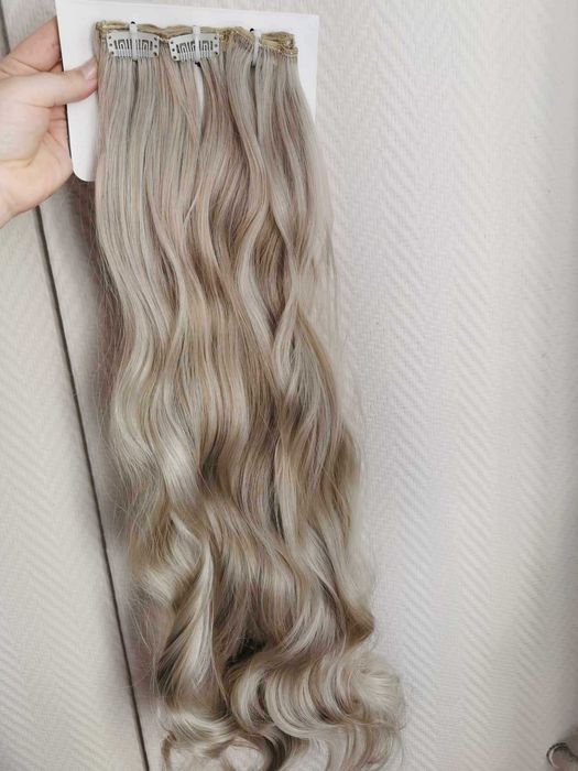 Doczepiane włosy clip in 65 cm srebrny blond fale