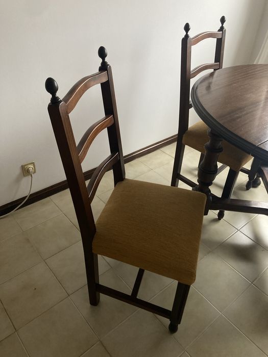 Mesa Rustica redonda em castanjo escuro tipo Mogno