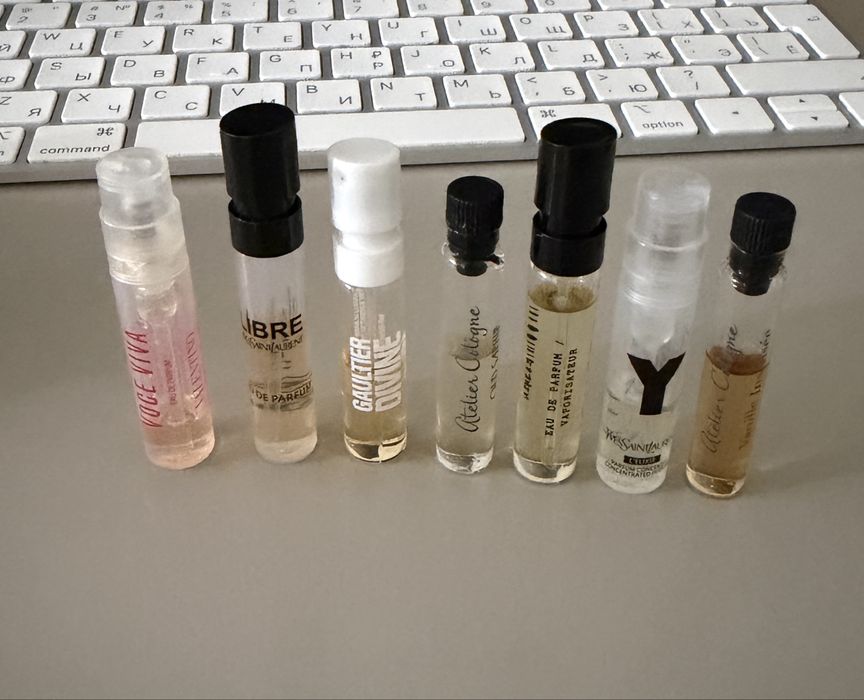 zestaw osmiu perfum