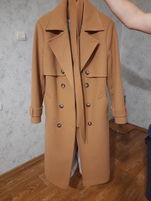 Продам пальто колір охра