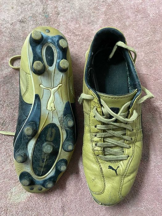 chuteiras Puma King douradas