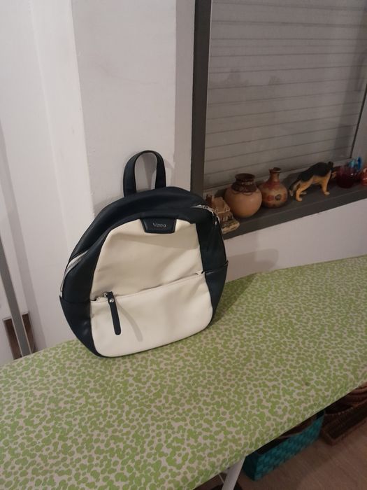 Vendo Mochila de Senhora VILANOVA muito bonita como nova