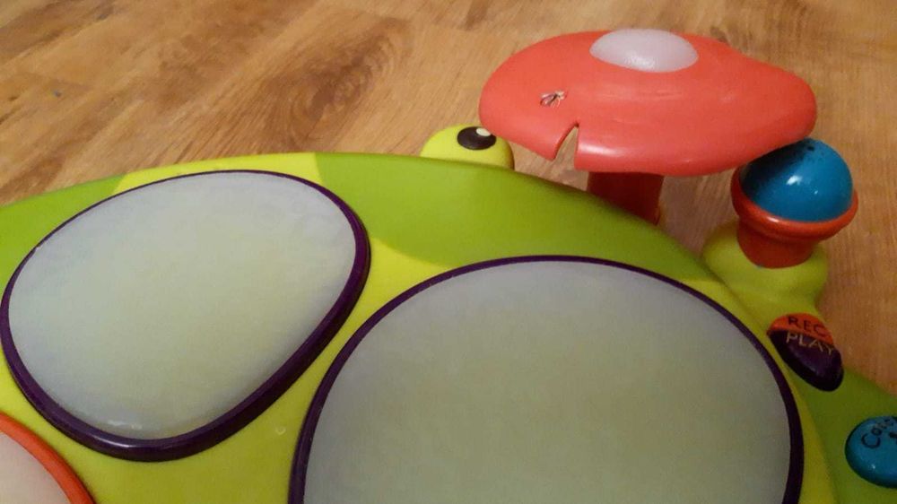 Продам гитара, барабан Battat