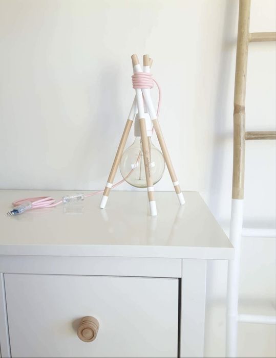 Candeeiro de mesa infantil, tipo tenda, com fio em tecido