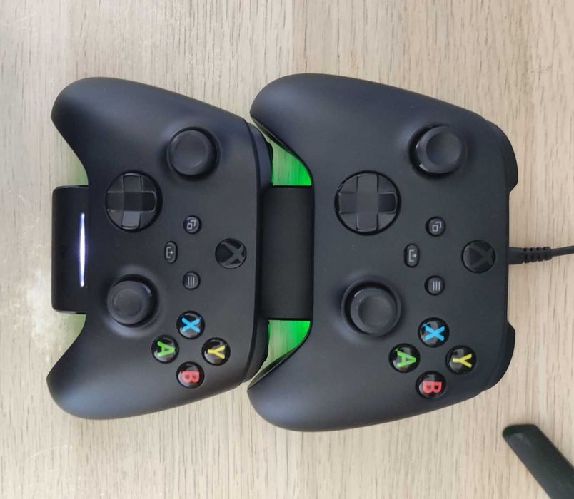 KIT Xbox Series X 1TB (Consola + 2 Comandos + Base Carregador + Acessórios)