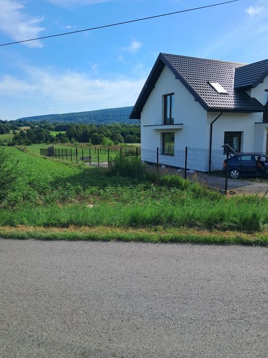 Montaż płotów betonowych , panelowych .