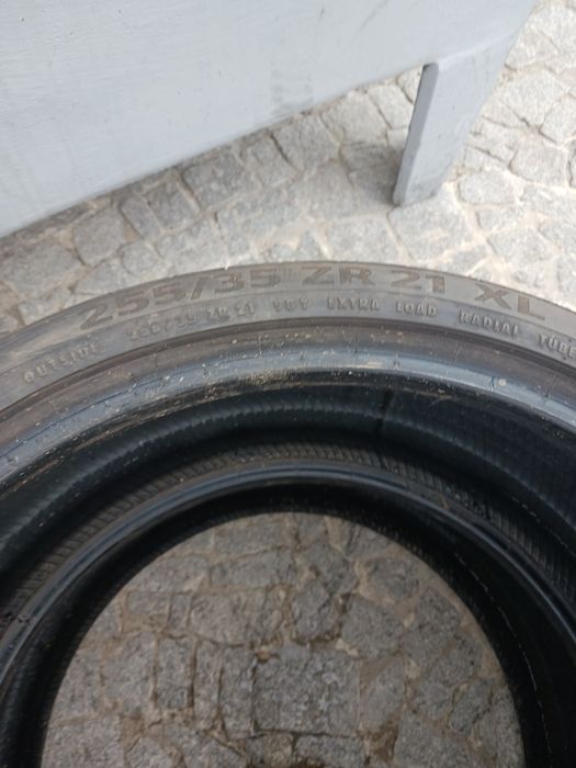 Vendo pneus semi-novos 255/35/21 Continental