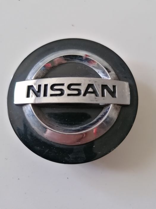 Emblemat logo znaczek Nissan