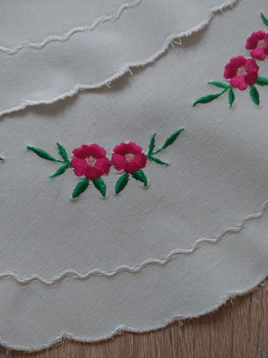 Serwetka haftowana średnica 44 cm