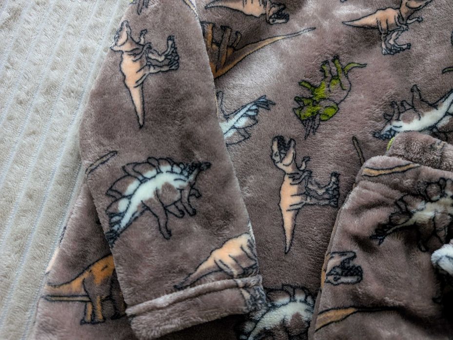 Дитяча махрова піжама для дому сну в динозавриках динозаврам 122/128