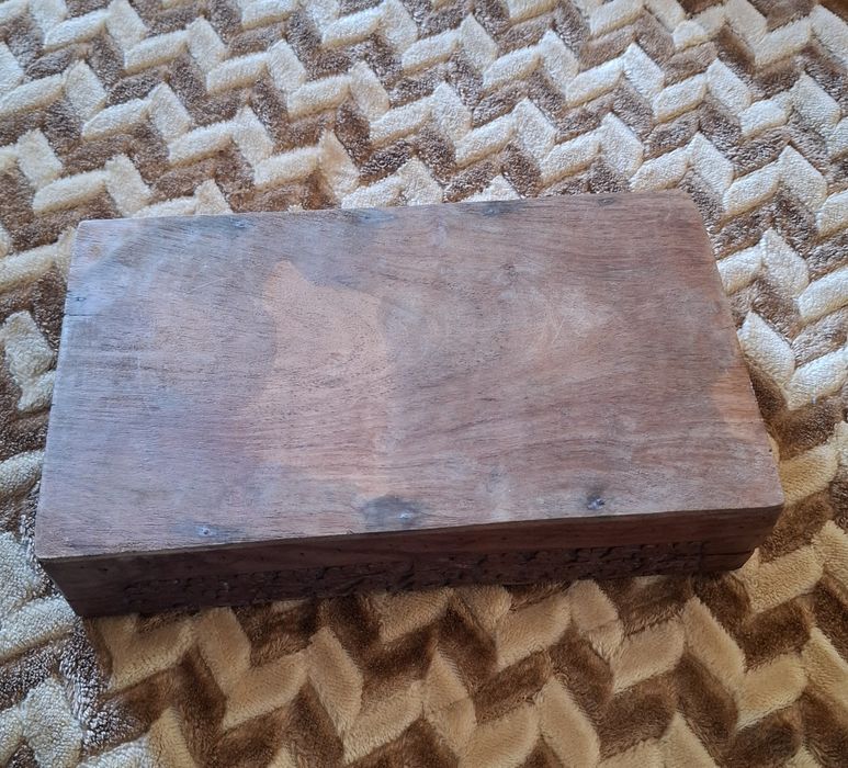 Caixa de madeira muito antiga