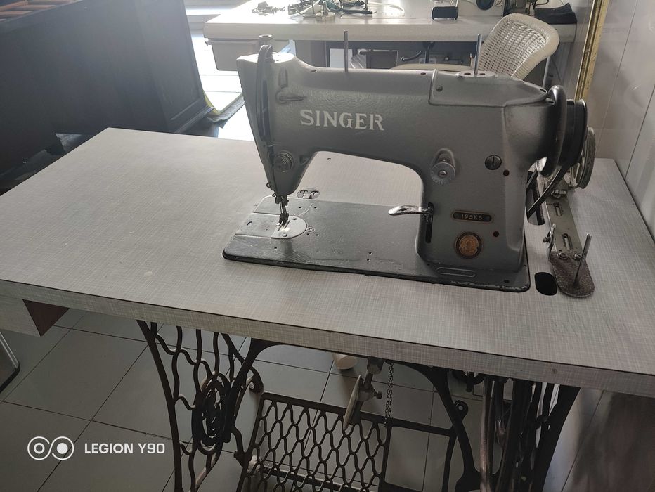 Máquina de costura SINGER.