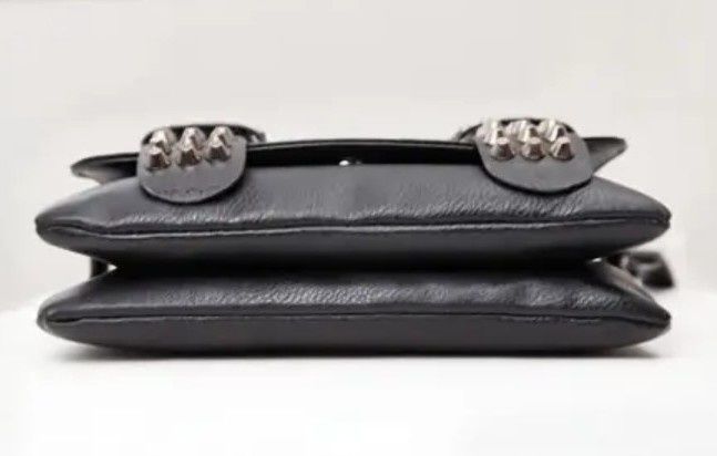 Сумка з черепами та шипами