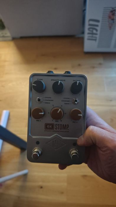 Universal Audio UAFX OX Stomp symulator kolumny