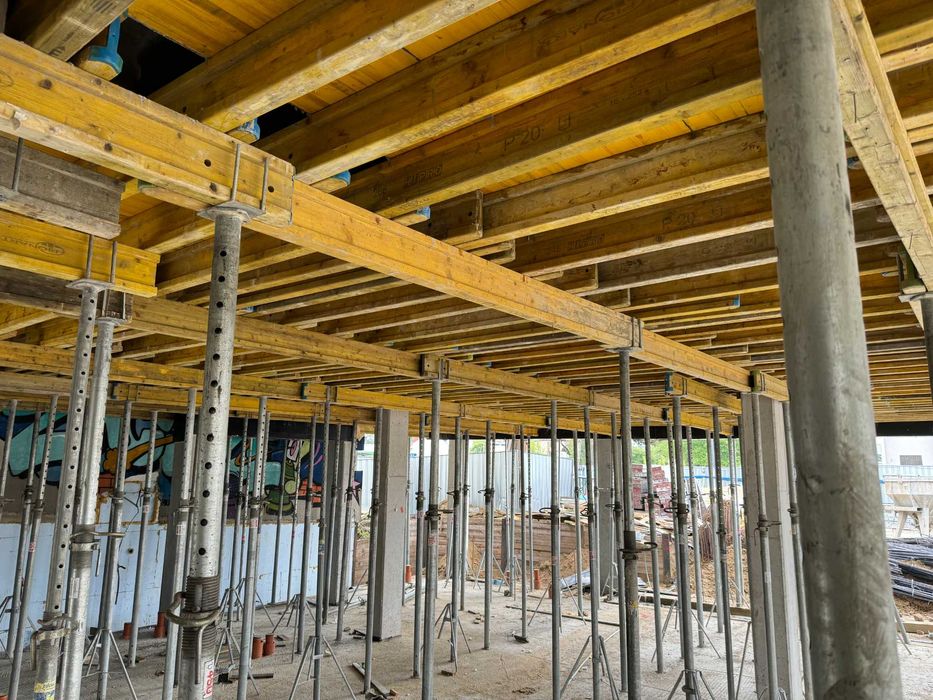 Wynajem i sprzedaż szalunków rusztowań podnośników kontenerów ogrodzeń