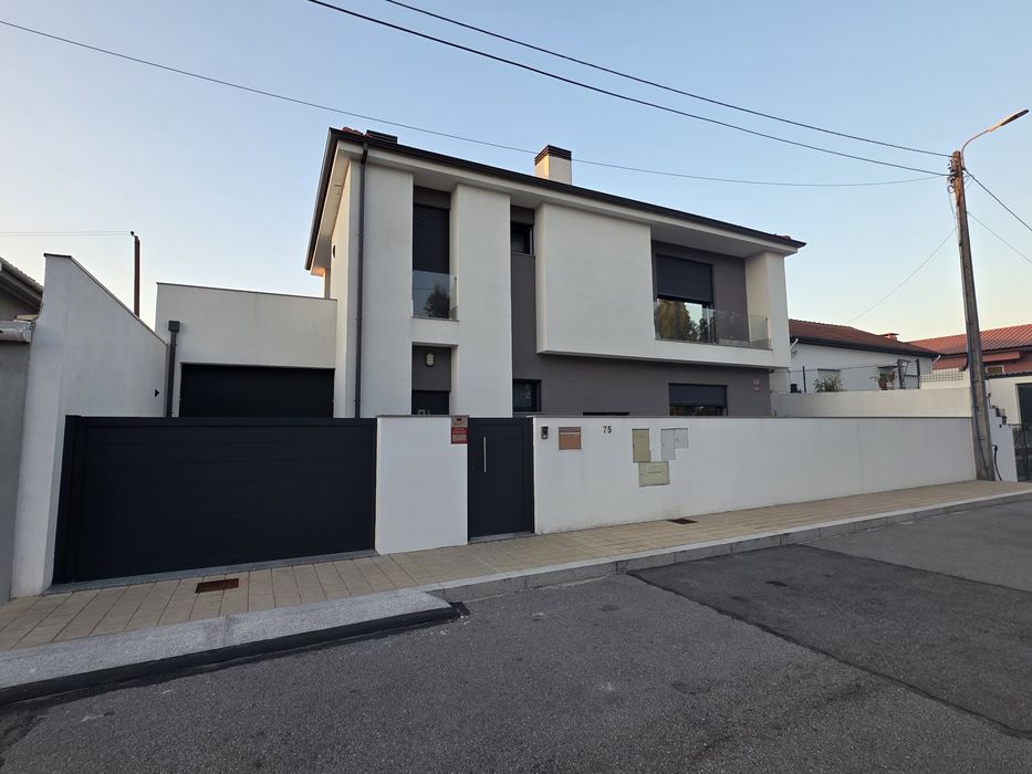Apartamento T3 em Fânzeres e São Pedro da Cova, €420.000