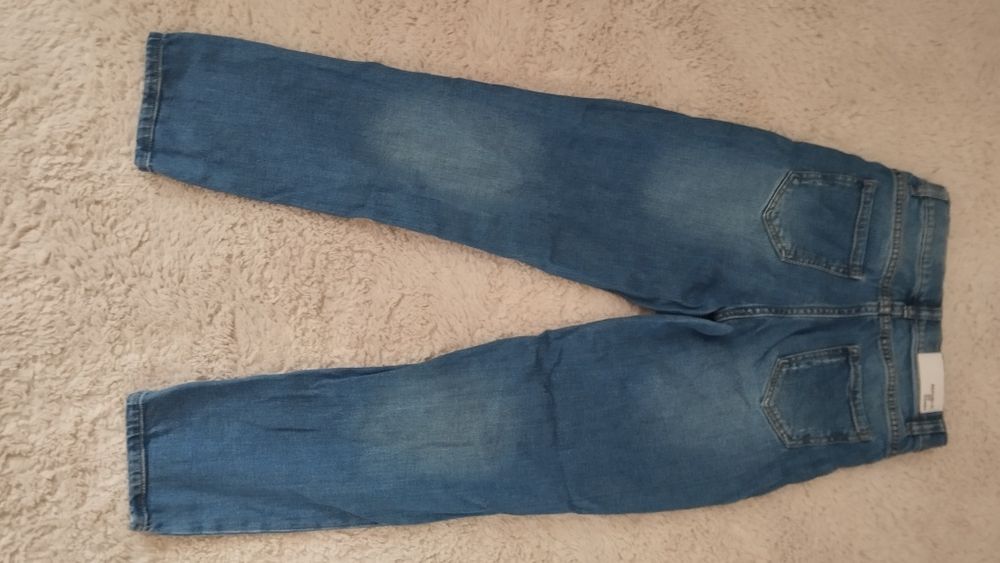 Spodnie jeans z dziurami