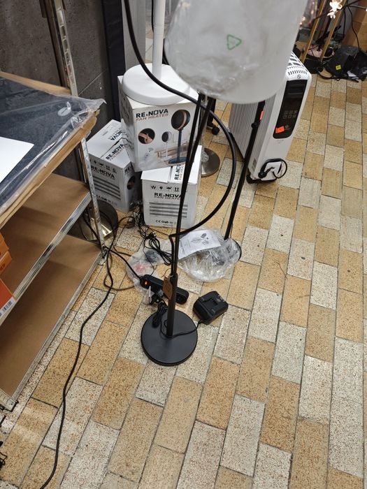 Lampa podłogowa 3 świeczniki E14 małe klosze zakręcona noga