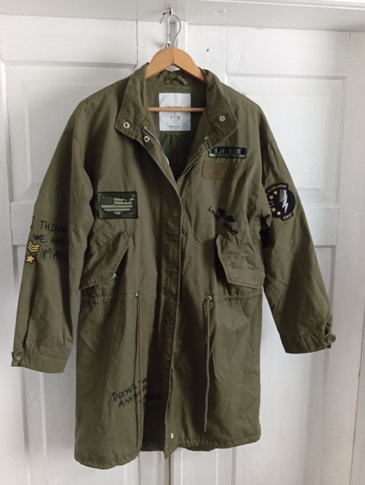 kurtka typu parka z naszywkami  marki Pull&Bear r. M, L