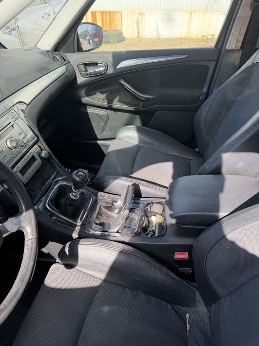 Ford S-Max — fotografia 4