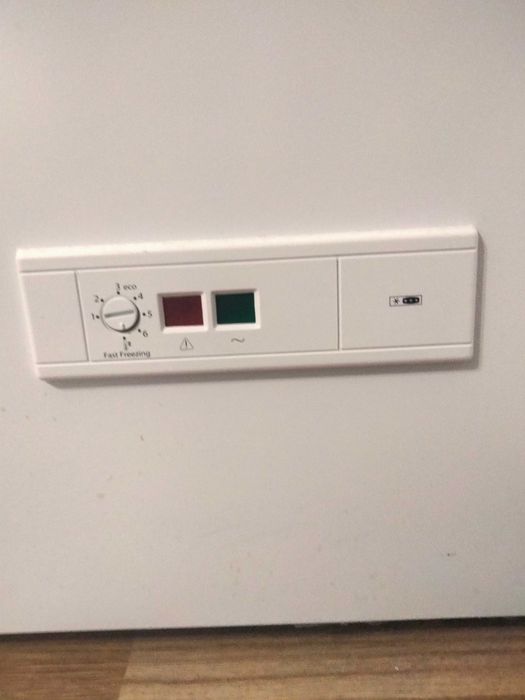 Продам морозильну камеру-ларь.