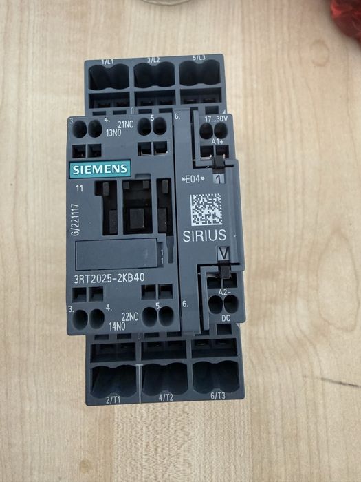 stycznik sprzęgający Siemens SIRIUS (symbol 3RT2025-2KB40