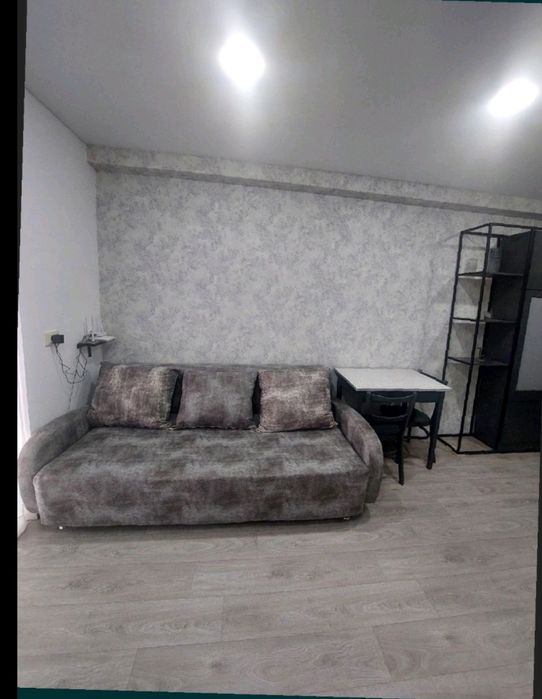 Продається однокімнатна квартира-студія.