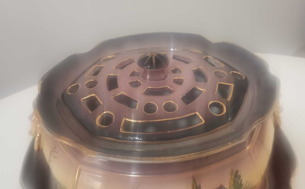 Terrina antiga em faiança de Alcobaça