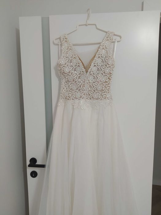 Lekka suknia ślubna BOHO z koronkową górą i zwiewnym dołem – rozmiar38