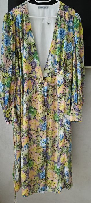 Сукня на запах яскрава