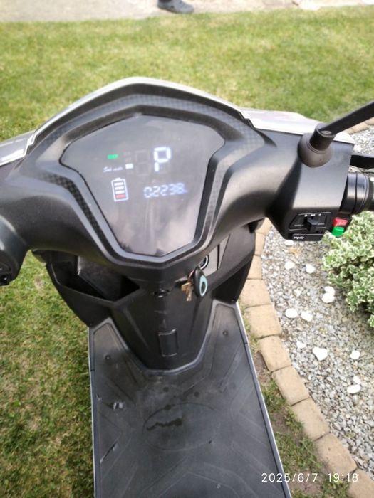 Електро скутер на 72v 2000 ват мотор