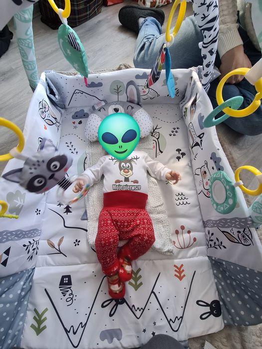 Mata edukacyjna dla dzieci, kojec z zabawkami