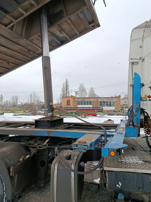 Самосвал-котейнеровох